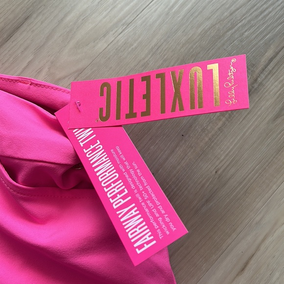 Brand new with tags Lilly Pulitzer hot pink skort - Picture 3 of 4